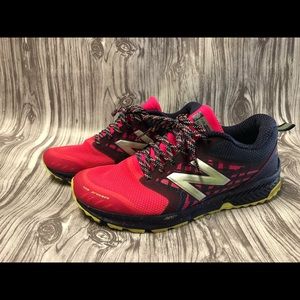 New Balance running shoes sz 8 Pink, navy, yellow